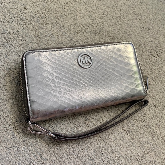 Michael Kors Handbags - SALE!!! Michael Kors wallet/phone bag, NWT